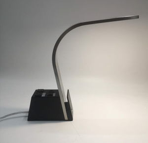 Lámpara de Escritorio Portátil Minimalista de Hierro con Interruptor Táctil de Cuello de Ganso, Certificación ETL, LED, USB, Toma de Corriente AC/USB, Luz Cálida de 3000K, 3 Años de Garantía - Product Image 1