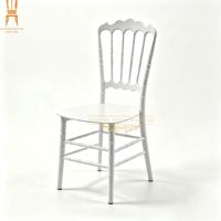 Chaise Chiavari blanche en plastique, empilable, pour mariage, banquet, événement, réception, hôtel.