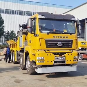 Exportation de camions lourds Sinotruk 8X4 du Moyen-Orient avec grue montée sur camion et grue rotative hydraulique pour le dépannage de camions - Product Image 2