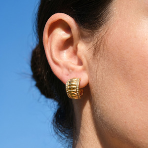 Pendientes de Aro Clásicos de Moda para Mujer, Chapados en Oro de 18K, con Cristales de Estrás Engastados en Canal y Corte Brillante Redondo - Product Image 1