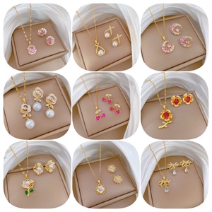 <span class=keywords><strong>Ensemble</strong></span> de bijoux fantaisie pour femmes, acier inoxydable plaqué or véritable, zircon, collier et boucles d'oreilles avec pendentif cœur et papillon, idéal pour un cadeau - Product Image 1