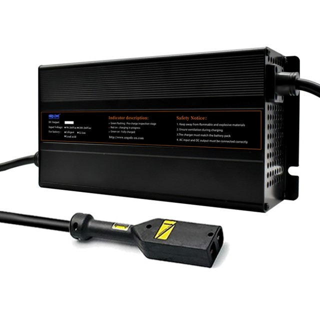 Automatic Fast-Recovery 12V Car Lithium Battery Charger with Pulse Activation System and Optimized Heat Control