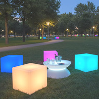 Tabourets de bar LED modernes pour discothèques, hôtels et restaurants, meubles en plastique PE éclairés pour l'extérieur, lumière LED cube