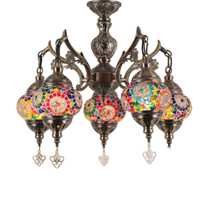 Lustre vintage en métal et verre mosaïque, 5 globes, style marocain bohème, lampes suspendues faites à la main, objets culturels colorés et de collection - Product Image 1