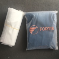 Rangement pour t-shirt avec logo imprimé personnalisé Sac à fermeture éclair écologique mat givré avec fermeture à glissière en plastique pour organiser vos vêtements