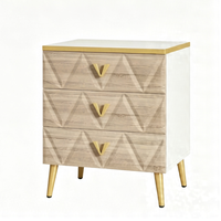 Table de chevet moderne en bois à 3 tiroirs avec poignées en métal doré, pieds fins, meuble de rangement pour chambre à coucher, appartement, maison