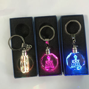 Pas cher personnalisé 3D laser Black Lives Matter verre led porte-clés en cristal avec George <span class=keywords><strong>Floyd</strong></span> photo - Product Image 4