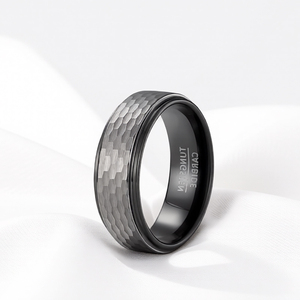 Anello Classico in Tungsteno Nero Martellato <span class=keywords><strong>Grigio</strong></span> 8mm per Uomo e Donna, Fede Nuziale per Fidanzamento e Anniversario, Gioiello alla Moda - Product Image 5