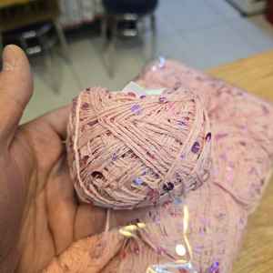 Grand fil à paillettes rose 50g 100% coton et polyester fil à tricoter fantaisie haute résistance - Product Image 1