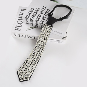 Corbata Negra Perla Ajustable para Mujer, Accesorio Casual de Negocios para Camisa - Product Image 3