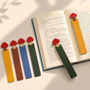 Marcapáginas de cuero con forma de hongo, hechos de cuero PU, para lectura, separadores de páginas y marcapáginas. - Product Image 1