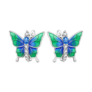 Los pendientes de mariposa azul verdoso son el regalo perfecto para una niña, y también una opción ideal para un regalo de aniversario o cumpleaños. - Product Image 1