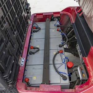 Voiturette de golf électrique 6 places rouge métallisé premium avec options de couleurs assorties pour l'<span class=keywords><strong>achat</strong></span> en flotte de centres de villégiature - Product Image 4