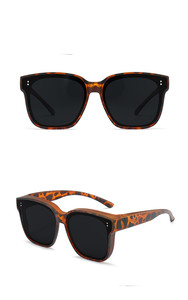 Abbigliamento oversize per coprire gli occhiali <span class=keywords><strong>da</strong></span> <span class=keywords><strong>vista</strong></span> <span class=keywords><strong>protezione</strong></span> <span class=keywords><strong>UV</strong></span> polarizzata donna uomo wrap around shield fit Over occhiali <span class=keywords><strong>da</strong></span> sole - Product Image 4