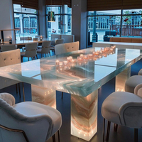 Moderner Luxus-Esstisch mit Leuchtendem Jade-Finish Rechteckiges Weißes Jade-Rosa Marmor-Design Hochwertige Restaurant-Möbel