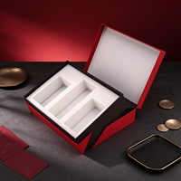 Boîte cadeau rouge personnalisée, boîte rigide magnétique de luxe avec bordure noire et insert en mousse à 3 fentes blanches pour l'emballage de cadeaux d'affaires