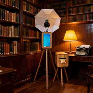 บูธถ่ายภาพงานแต่งงานแบบไม้สองด้าน ดีไซน์ใหม่ พิมพ์ภาพทันที รองรับ <span class=keywords><strong>iPad</strong></span> และกล้อง SLR <span class=keywords><strong>ราคา</strong></span>ขายส่ง รับประกัน 2 ปี - Product Image 1