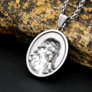 Yunnique – collier avec pendentif visage de Jésus en acier inoxydable pour hommes, bijoux religieux ovales, accessoire de mode - Product Image 3