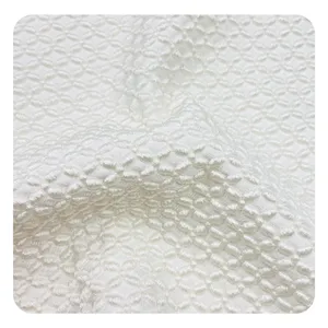 Bonne Qualité 100% Polyester Tissé Respirant Et Doux Texturé Diamant Jacquard Tissu Pour Les Vêtements D'été