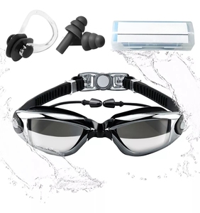Occhialini da Nuoto Professionali di Alta Qualità Antiappannamento, Polarizzati UV, per Adulti, con Cinturino in Silicone, Ampia Visuale, Impermeabili, con Clip Nasale e Protezione Orecchie - Product Image 1
