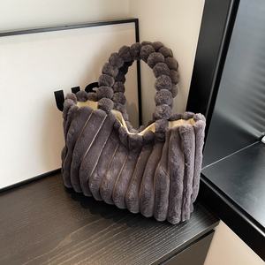 Sacs à main 2026 pour femmes, brodés, portables, personnalisés, en fausse fourrure, sacs fourre-tout à bandoulière, vente en gros - Product Image 6