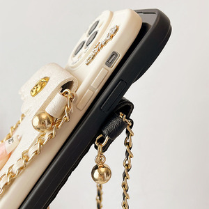 Étui de téléphone matelassé avec motif floral en relief et chaîne bandoulière pour iPhone - Product Image 6