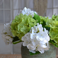 Arrangements floraux artificiels miniatures d'hortensias doux au toucher et hydratants pour centres de table, restaurants et maisons modèle