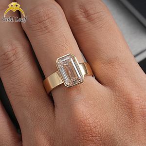 Anillo de Compromiso y Matrimonio de Oro Amarillo de 10K, 14K y 18K con Diamante Cultivado en Laboratorio, Corte Esmeralda, 0.5CT-4CT, F VVS, Personalizado con Hoja de Oro - Product Image 5