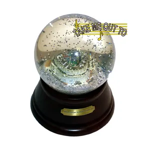 Home Decoration Resin Snowball Souvenirs Ornament Snow Ball Custom Snow Globes Historic Yankee Stadium Snow Globe