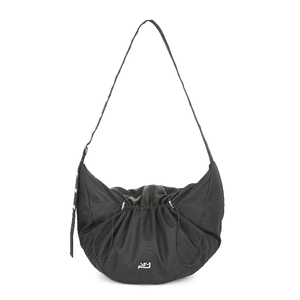 Sac à main en nylon léger K-Fashion noir encre avec motif froissé et détails à œillets, bandoulière pour usage quotidien - Product Image 2