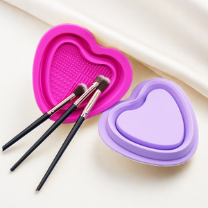 Bol de nettoyage pliable en silicone en forme de cœur pour pinceaux de maquillage, tampon de lavage commercial pour cosmétiques, outil de beauté pour éponges et pinceaux - Product Image 3
