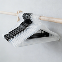 Cintres en plastique PP antidérapants pour vêtements d'enfants, avec encoches, impression de logo personnalisée, pour garde-robes de boutiques d'enfants de 7 à 14 ans, vente en gros