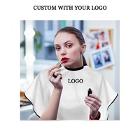 Capes courtes noires imperméables de haute qualité pour maquillage, avec logo personnalisé, pour femmes, actrices, coiffeuses, clients de salon et professionnels de la beauté