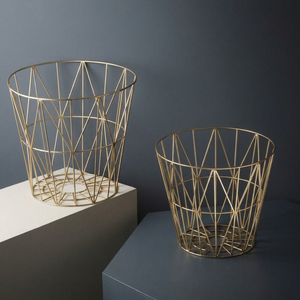 Cesta de Almacenamiento Minimalista de Alambre Metálico, Redonda, Acabado Dorado, Tipo de Pie, para Decoración de Sala de Estar - Product Image 1