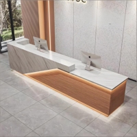 Comptoir de bar en bois élégant, moderne et écologique avec couleur personnalisée pour les hôtels, les studios de danse, les boutiques de mode