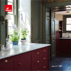 Armoire de cuisine en chêne à panneaux plats, finition peinte rouge Bourgogne classique Alland, avec poignées en laiton <span class=keywords><strong>vieilli</strong></span> pour cuisine de villa - Product Image 5