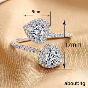 Anello di fidanzamento aperto con doppio cuore in zircone per donna, gioiello romantico ed elegante - Product Image 5