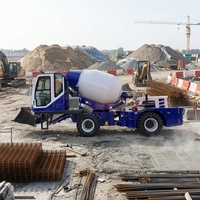 Mini-bétonnière autochargeante économique avec trémie pour le mélange et le coulage sur site de petits travaux d'ingénierie