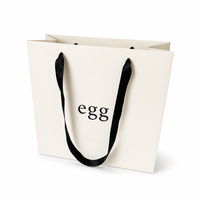 Sacs en papier mat laminé personnalisés avec poignées en ruban et impression de logo, vente en gros pour les magasins de vêtements