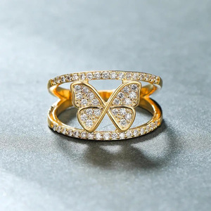Anello a Farfalla Traforato per Donne, Gioiello da Dito Trendy, Unico e Delicato - Product Image 2