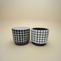 Elégant pot de fleurs irrégulier en ciment noir et blanc à motifs design classique simple pour jardin intérieur ou article décoratif pour la maison