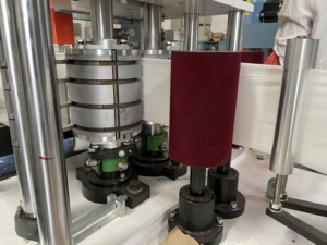 เครื่องผลิตกระดาษเช็ดปากแบบพับได้เครื่องผลิตกระดาษเช็ดปากลายนูนพิมพ์สีเดียวและสองสี - Product Image 6