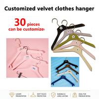 Cintre en plastique antidérapant avec crochet rond doré, logo personnalisé, design moderne et coloré pour les boutiques et les hôtels