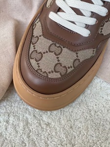 Chaussures de sport de luxe pour le dropshipping – Baskets rétro unisexes décontractées à plateforme bicolores imprimées - Product Image 3