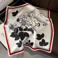 Écharpe en soie personnalisée Lucky Fabric 14 momme, carrée 65*65cm, tissée jacquard, imprimée numériquement, écharpe de luxe en soie pour femmes, fabricant OEM