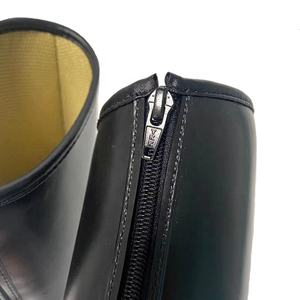 รองเท้าบูตขี่ม้าหนังแท้แบบยาวถึงเข่าทำจากพีวีซีเงางามสำหรับผู้ชายผู้หญิงโลโก้ออกแบบได้ตามต้องการ - Product Image 5