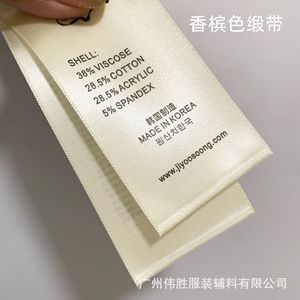 Etiqueta de cuidado personalizada dorada para ropa, cinta de poliéster, algodón y sintético, rectangular, con serigrafía, hecha en Corea. - Product Image 1