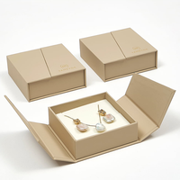 Boîte à revêtement magnétique de luxe faite à la main en usine pour accessoires cosmétiques boîtes d'emballage de perruques pour bijoux collier éponge en relief