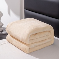 Groothandel effenkleurige polyester flanellen casual dikke warme koraalvlies dekens modern voor thuisgebruik alle seizoenen