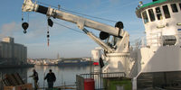 Grue de pont marine hydraulique télescopique et à bras droit, prix compétitif, 8 tonnes, pour bateaux – Meilleure vente